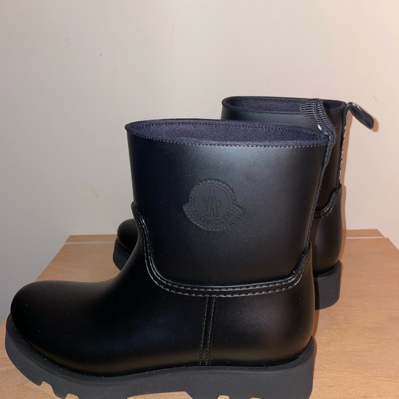Womens authentic moncler rain boots NWT box receipt& both dust bags - Picture 1 of 10